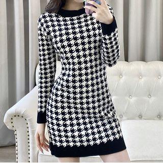 Long-sleeve Houndstooth Mini Sheath Knit Dress Houndstooth - Black & White - One Size