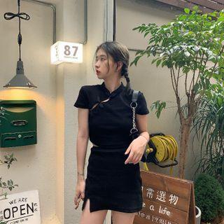Frog-button Short-sleeve Plain Top / High-waist Split Skirt