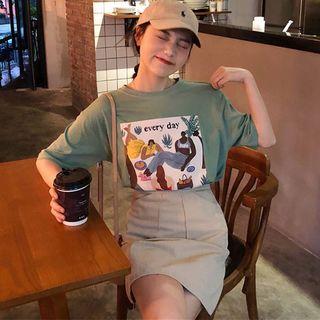 Elbow-sleeve Printed T-shirt / A-line Mini Skirt