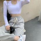 Cutout-back Cropped T-shirt / Plain Sweatpants