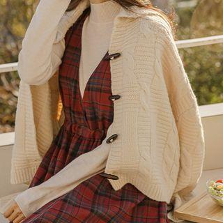 Wide-collar Toggle-button Cardigan