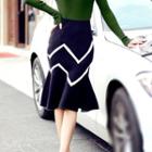 Contrast Trim Chevron Patterned Midi Knit Skirt