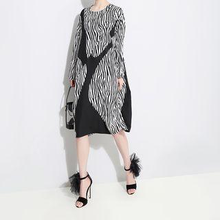 Patterned Long-sleeve Midi Shift Dress White - One Size