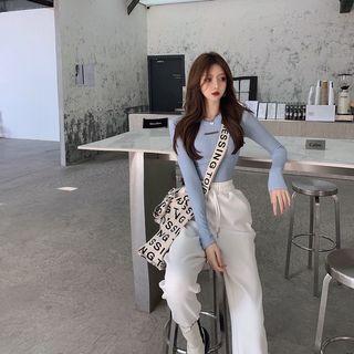Crewneck Embroider Top / Plain Straight-cut Pants