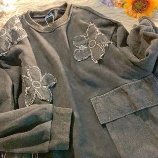 Flower Patched Sweatshirt