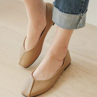 Square-toe Seam-detail Flats
