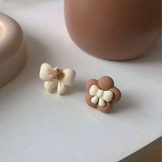 Bow Flower Asymmetrical Acrylic Earring 1 Pair - Silver Needle - Beige & Brown - One Size