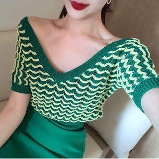 Color-block V-neck Short-sleeve Knit Top / Slim-fit Skirt