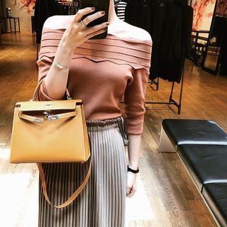 Off Shoulder Wave Neckline Top
