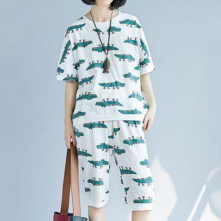 Set: Crocodile Print Elbow Sleeve T-shirt + Cropped Pants