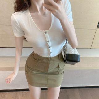 Short-sleeve V-neck Plain Top / High-waist Cargo Skirt