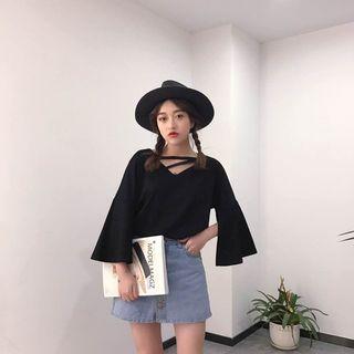 Strap Detail V-neck 3/4-sleeve T-shirt