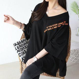 V-neck Over-fit Letter T-shirt
