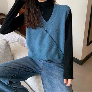 V-neck Knit Vest / Turtleneck Long-sleeve Top