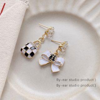 Miniature Handbag Bow Checker Asymmetrical Alloy Dangle Earring E4559 - 1 Pair - Black & White - One Size