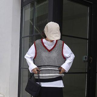 Contrast Trim Patterned Knit Vest Red Neck - Black & White - One Size