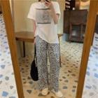 Elbow-sleeve Printed T-shirt / Printed Wide-leg Jeans
