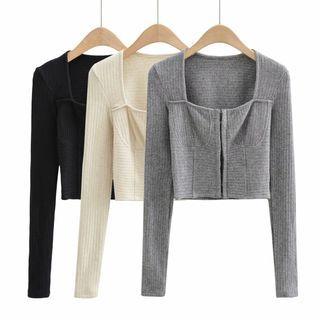 Long-sleeve Hook-closure Crop Top