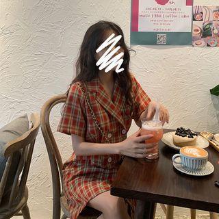 Double-buttoned Lapel Collar Plaid Shift Dress