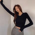 Thumb-hole Slim-fit Cropped T-shirt