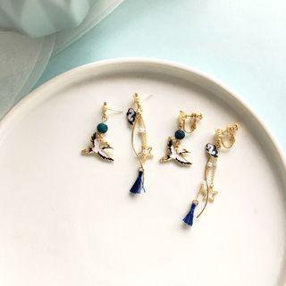 Non-matching Alloy Crane & Cloud Dangle Earring
