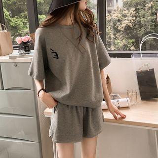 Set: Short-sleeve Embroidered T-shirt + Sweatshorts