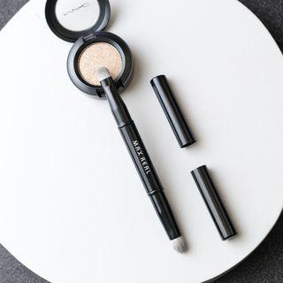 Two Way Eye Shadow Brush One - Synthetic Fiber