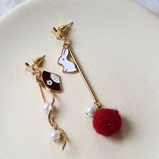 Non-matching Faux Pearl Bobble Rabbit & Fan Dangle Earring
