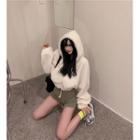 Plain Woolen Jacket / Corduroy Skinny Shorts