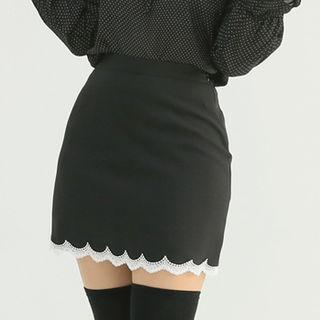 Scalloped Lace-trim Miniskirt
