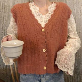 Scalloped Buttoned Knit Vest
