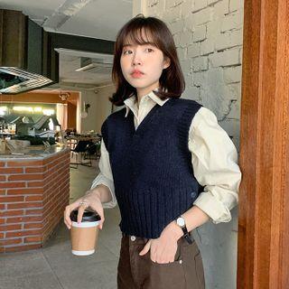 Button-side Cropped Sweater Vest