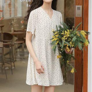 Short-sleeve Floral Print Mini Dress Purple Floral - White - One Size