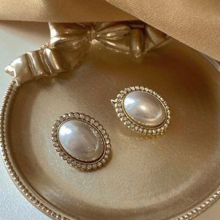 Retro Faux Pearl Rhinestone Earring K32 - 1 Pair - White & Gold - One Size