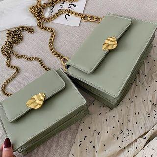 Flap Buckled Chain Strap Cross Bag