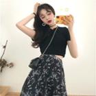 Cropped Tee / Floral Printed A-line Skirt