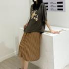 Print Short-sleeve Top / Striped Skirt