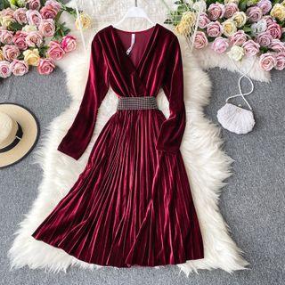 V-neck Velvet Pleated Long-sleeve Midi Dress