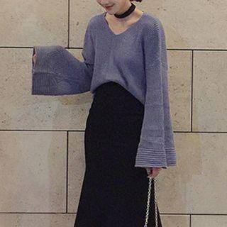 Plain V-neck Sweater / Plain Midi Skirt