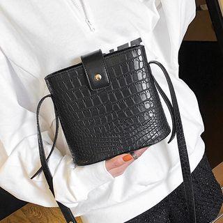 Faux-leather Croc-grain Bucket Bag With Strap