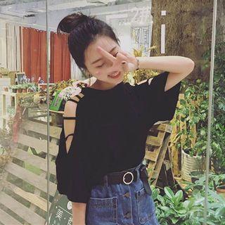 Short-sleeve Off-shoulder Distressed Crewneck Plain T-shirt