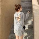 Open-back Long-sleeve Hooded T-shirt