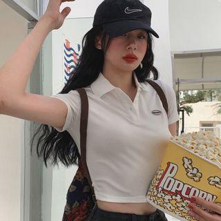 Short-sleeve Polo Collared Applique Cropped Top