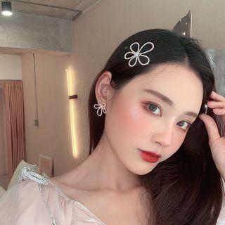 Faux Pearl Flower Ear Stud