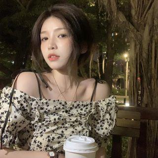 Cold-shoulder Floral Cropped Blouse Floral - Black & White - One Size