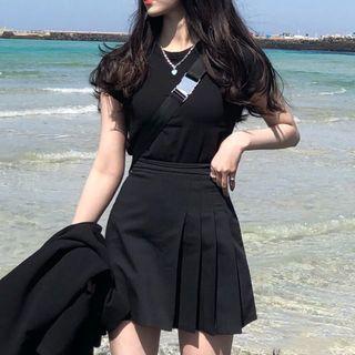 Plain Cap-sleeve Top / Pleated Skirt