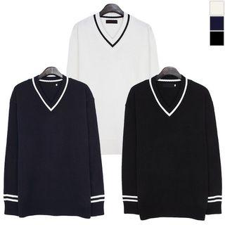 Plus Size V-neck Contrast-trim Sweater