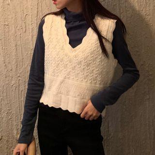 Scalloped Trim Open-knit Sleeveless Top