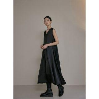 Sleeveless Maxi Satin Dress