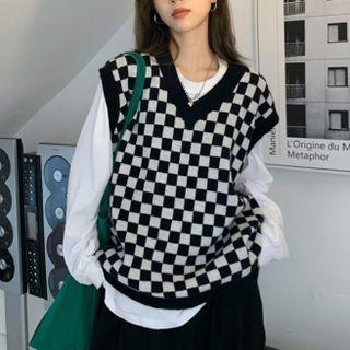 Long Sleeve Plain T-shirt / Plaid Knit Vest